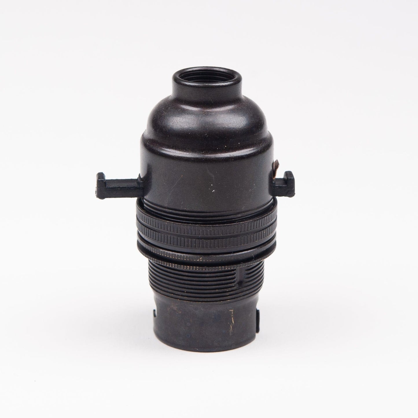 1\2" Threaded Switched Bayonet Period Lampholder with grip - Bronze