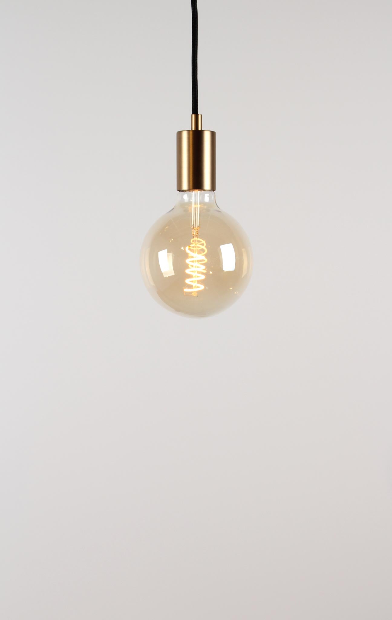Vintlux E27 Dimmable LED Filament Lamp 4W G125 265lm 2200K Karu Globe XL Gold