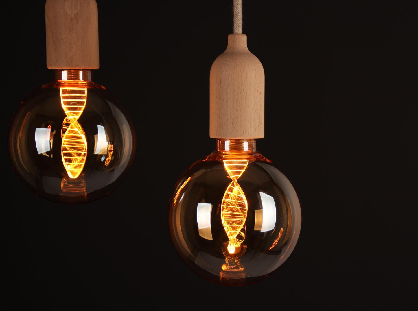 Vintlux E27 Dimmable LED Filament Lamp 4W G125 110lm 1800K Kyodai DNA Globe XL Gold