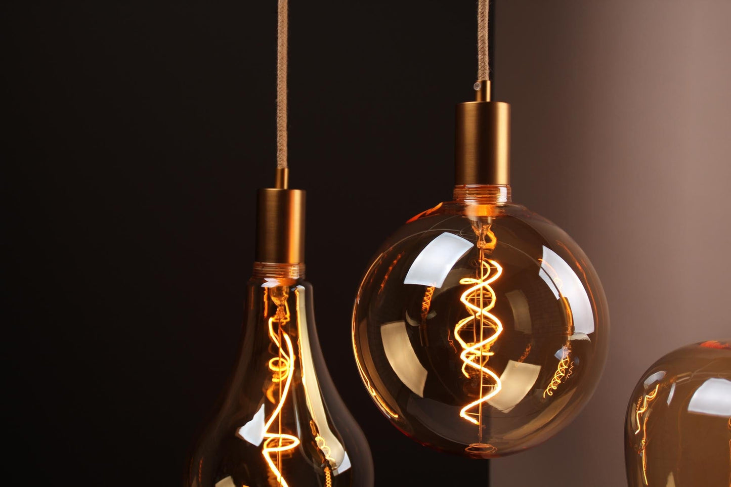 Vintlux E27 Dimmable LED Filament Lamp 4W S190 265lm 2200K - Kyodai Onixx Apple XXL Gold