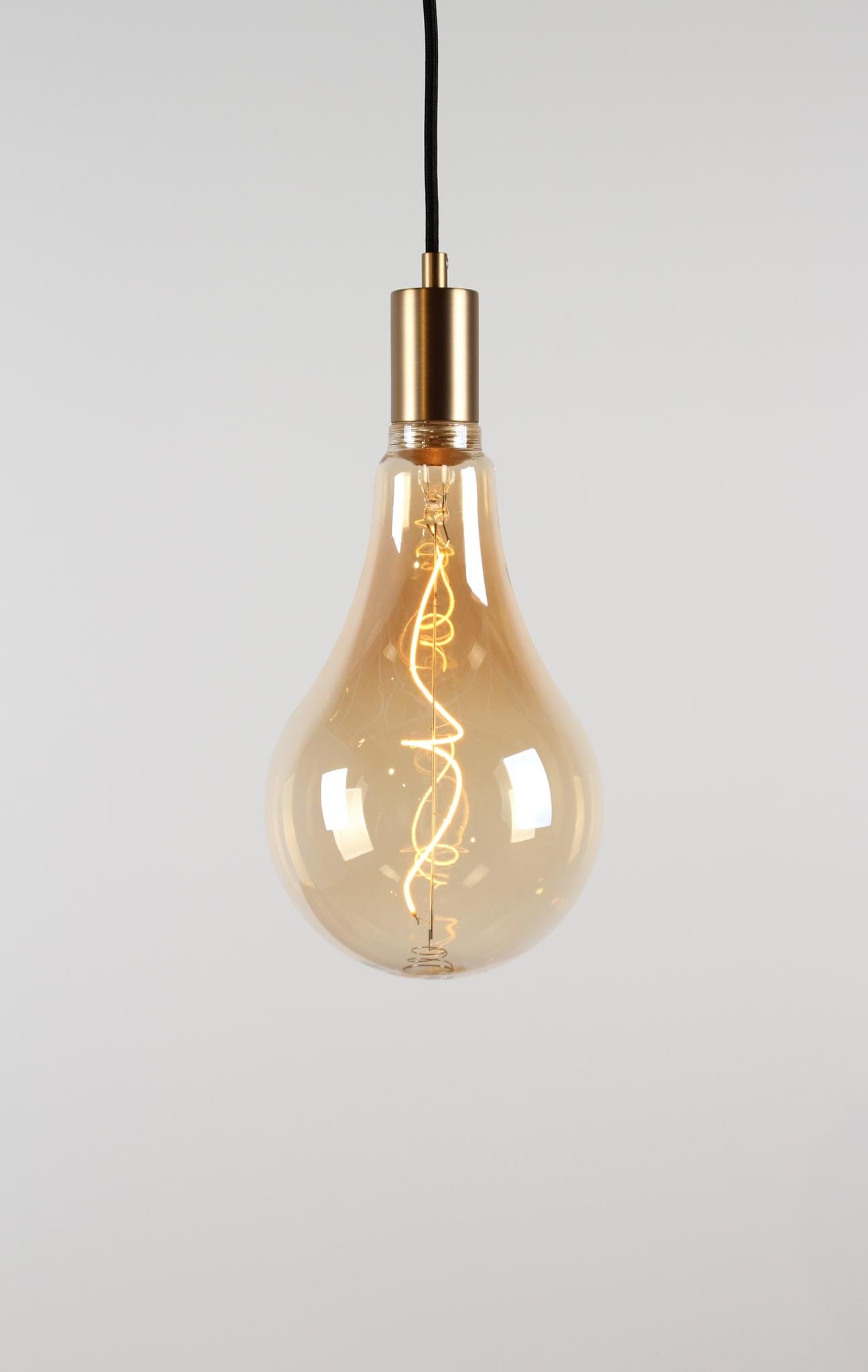 Vintlux E27 Dimmable LED Filament Lamp 4W AG165 265lm 2200K Kyodai Fira Pear XXL Gold
